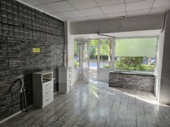 Constantin Brancoveanu Spatiu comercial 45 mp, vitrina, zona cu vad