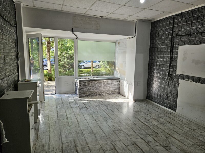 Constantin Brancoveanu Spatiu comercial 45 mp, vitrina, zona cu vad